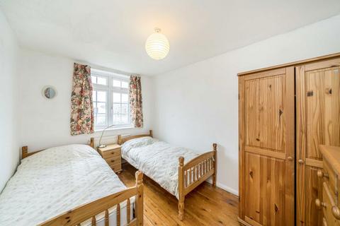 3 bedroom terraced house for sale, Colne Road, Twickenham TW2