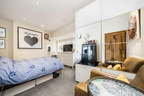 264 Nelson Road, Twickenham, TW2 7BW