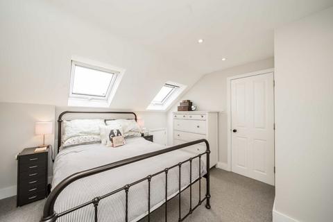 100 Gould Road, Twickenham, TW2 6RW