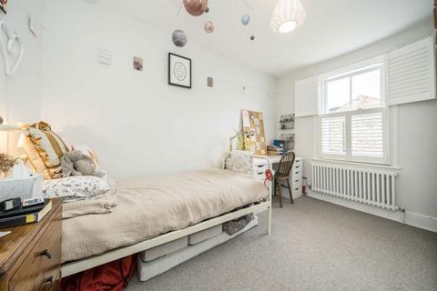 100 Gould Road, Twickenham, TW2 6RW