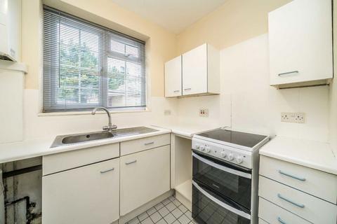 1 bedroom flat to rent, Lion Road, Twickenham TW1