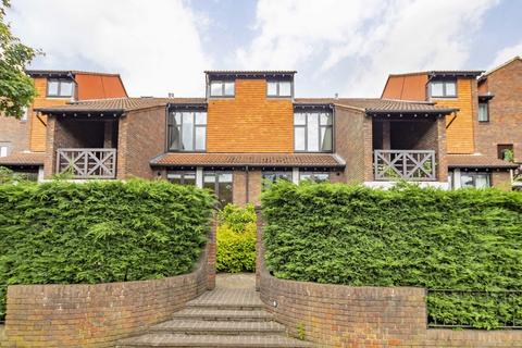 1 bedroom flat to rent, Strawberry Vale, Strawberry Hill TW1