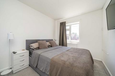 8 Butts Crescent, Hanworth, Feltham, TW13 6HU