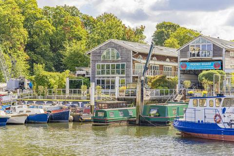 1 bedroom houseboat to rent, Eel Pie Island, Twickenham TW1