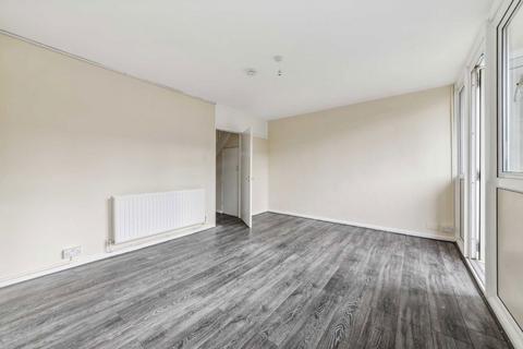 3 bedroom flat to rent, Lorrimore Road, London SE17