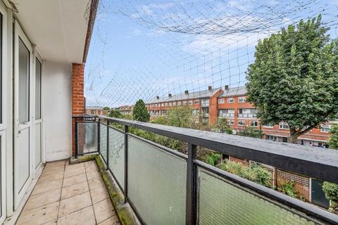 3 bedroom flat to rent, Lorrimore Road, London SE17