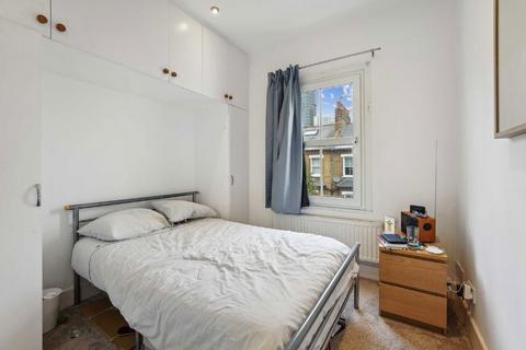 2 bedroom flat to rent, Heyford Avenue, London SW8