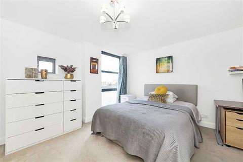 3 bedroom flat for sale, Narrow Street, London E14