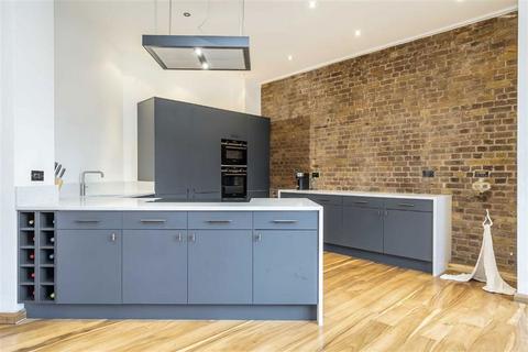 4 bedroom flat for sale, Telfords Yard, London E1W