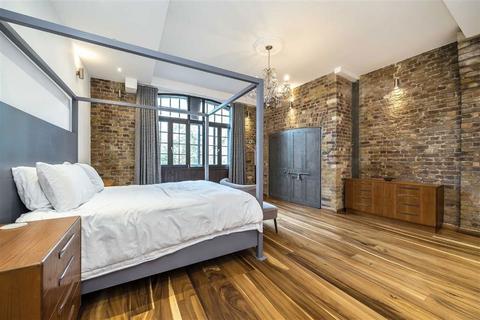 4 bedroom flat for sale, Telfords Yard, London E1W