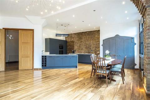 4 bedroom flat for sale, Telfords Yard, London E1W