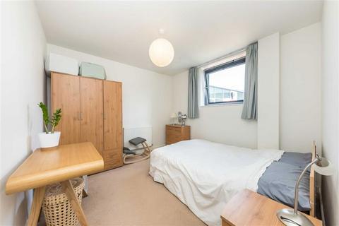 1 bedroom flat for sale, Cable Street, London E1W