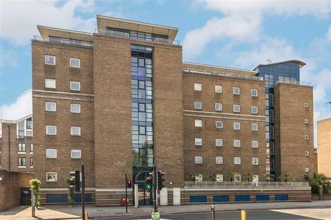 2 bedroom flat for sale, Jardine Road, London E1W