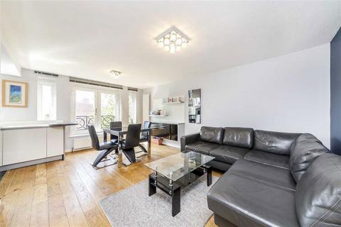 3 bedroom flat to rent, Discovery Walk, London E1W