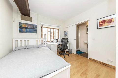 2 bedroom flat to rent, New Crane Place, London E1W