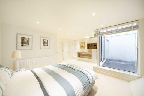 61 Bathurst Mews, London, W2 2SB