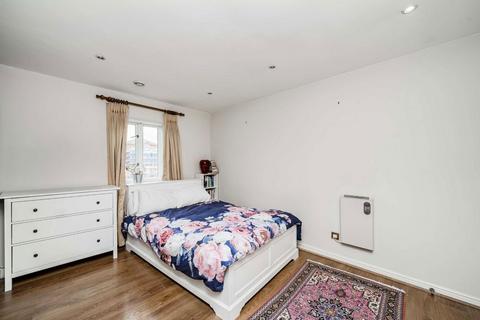 2 bedroom flat for sale, Russell Road, London W14