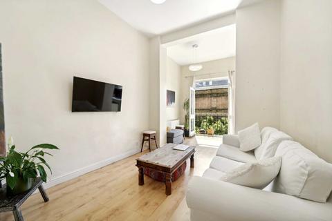 2 bedroom flat for sale, Monmouth Road, London W2