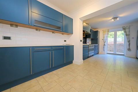 4 bedroom semi-detached house for sale, Valley Drive, Brighton