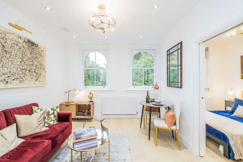 1 bedroom flat for sale, Kensington Gardens Square, London W2