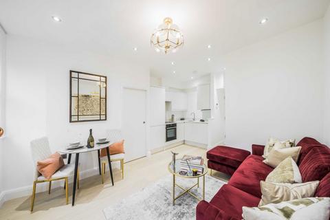 1 bedroom flat for sale, Kensington Gardens Square, London W2