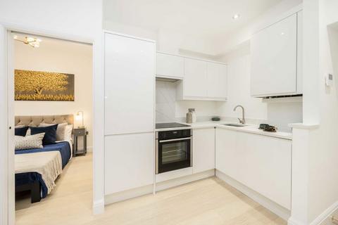 1 bedroom flat for sale, Kensington Gardens Square, London W2