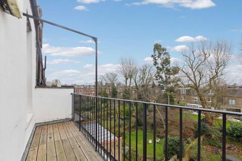 2 bedroom flat for sale, Greencroft Gardens, London NW6