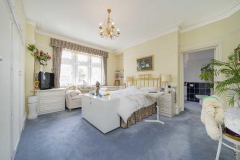 4 bedroom flat for sale, Finchley Road, London NW3