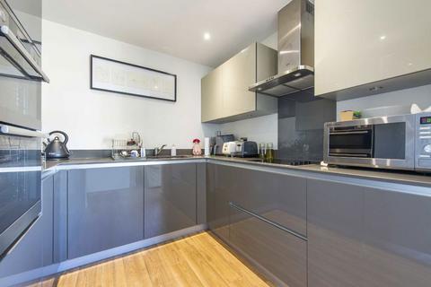 2 bedroom flat for sale, Finchley Road, London NW11