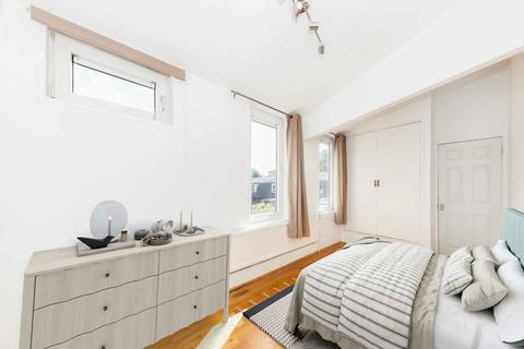 2 bedroom flat for sale, Garlinge Road, London NW2