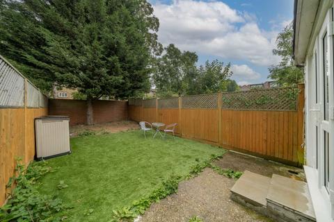 2 bedroom flat for sale, Hendon Way, London NW2