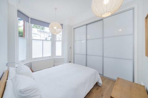 2 bedroom flat for sale, Hemstal Road, London NW6