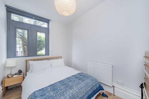 2 bedroom flat for sale, Hemstal Road, London NW6