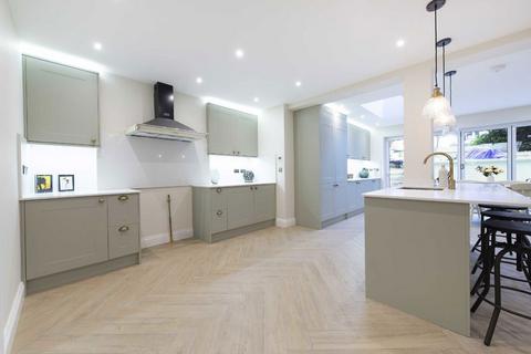 3 bedroom flat for sale, Priory Terrace, London NW6