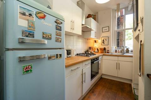 2 bedroom flat for sale, Kings Gardens, London NW6