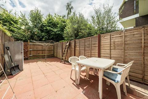 3 bedroom flat for sale, Dyne Road, London NW6