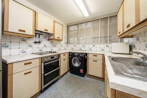 3 bedroom flat for sale, Dyne Road, London NW6