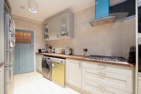 2 bedroom flat for sale, Cholmley Gardens, London NW6