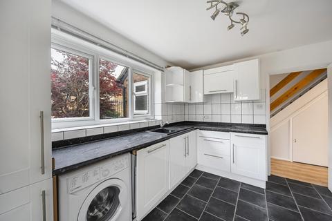 3 bedroom semi-detached house to rent, Southfield Gardens, Slough, SL1