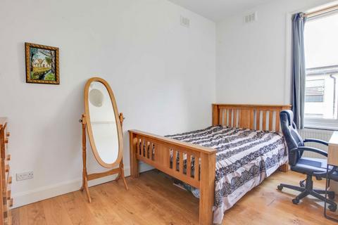 2 bedroom flat for sale, Avonmore Road, London W14