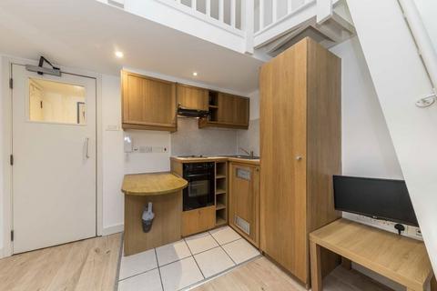 Studio to rent, Fairholme Road, London W14