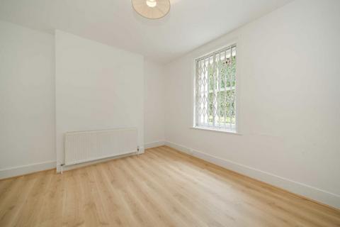 1 bedroom flat for sale, Queen's Club Gardens, London W14