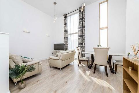 2 bedroom flat to rent, Trevanion Road, London W14