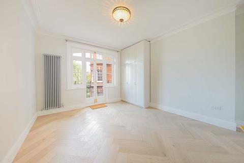 2 bedroom flat to rent, Queen's Club Gardens, London W14