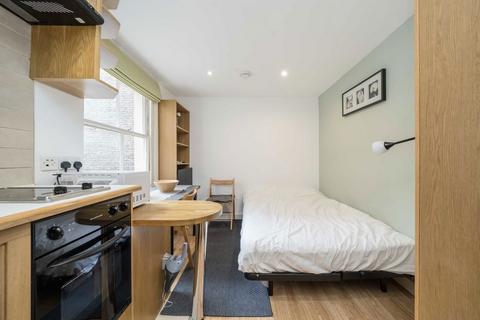 Studio to rent, Fairholme Road, London W14