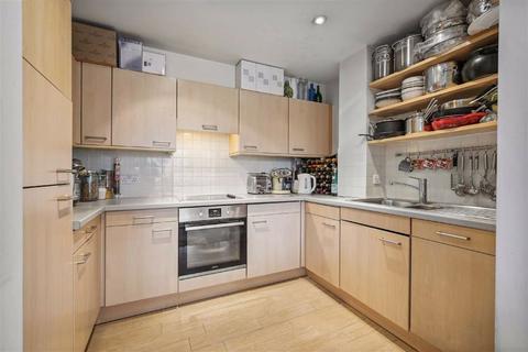 3 bedroom flat for sale, Buckingham Palace Road, London SW1W