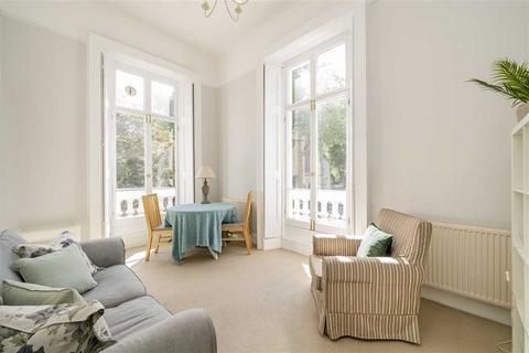 1 bedroom flat for sale, St. Georges Square, London SW1V