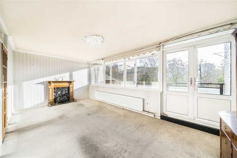 3 bedroom flat for sale, Churchill Gardens, London SW1V