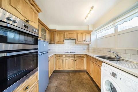 3 bedroom flat for sale, Churchill Gardens, London SW1V