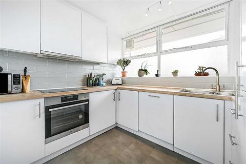 2 bedroom flat for sale, Churchill Gardens, London SW1V